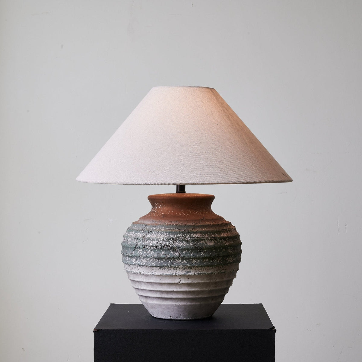 Ridged Clay Table Lamp Terracotta to Charcoal Ombre 17.7 in