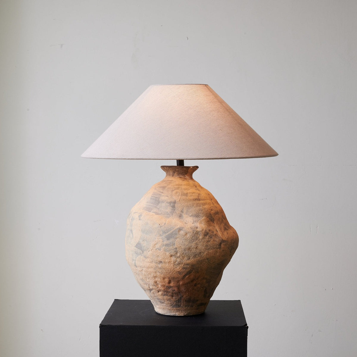 Sculpted Clay Table Lamp Terracotta Base Linen Shade 23.6 in Set of 3