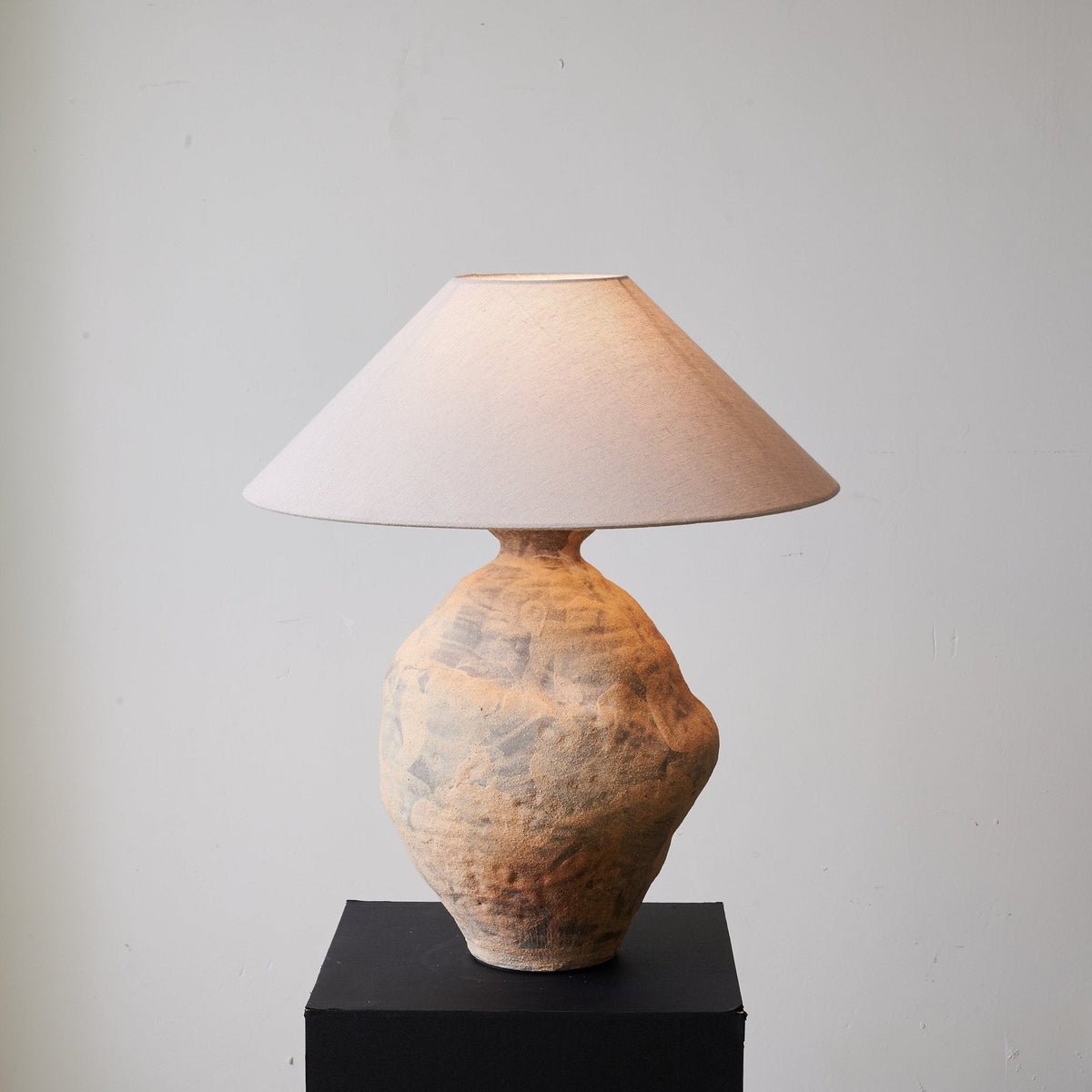 Sculpted Clay Table Lamp Terracotta Base Linen Shade 23.6 in Set of 3