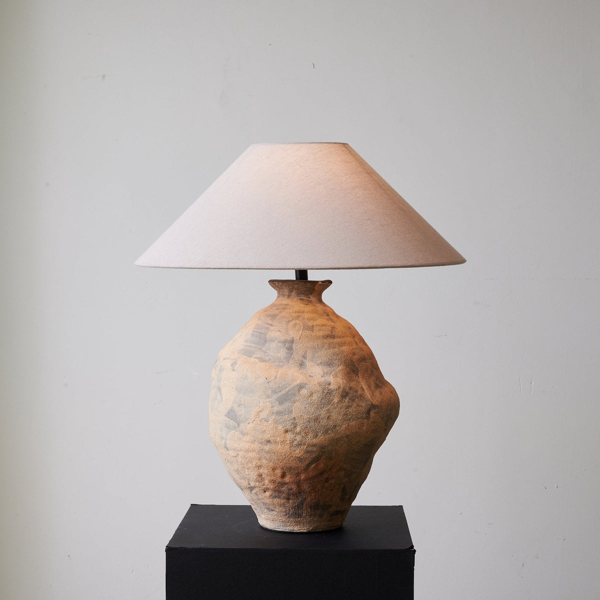 Sculpted Clay Table Lamp Terracotta Base Linen Shade 23.6 in Set of 3